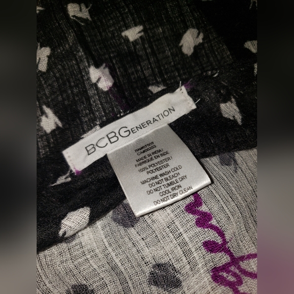 BCBGeneration Scarf/Shaw/Breast Feeding Cover EUC - Picture 3 of 3